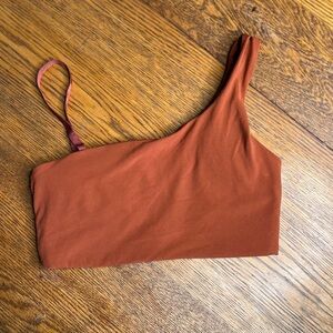 Stori one shoulder sports bra